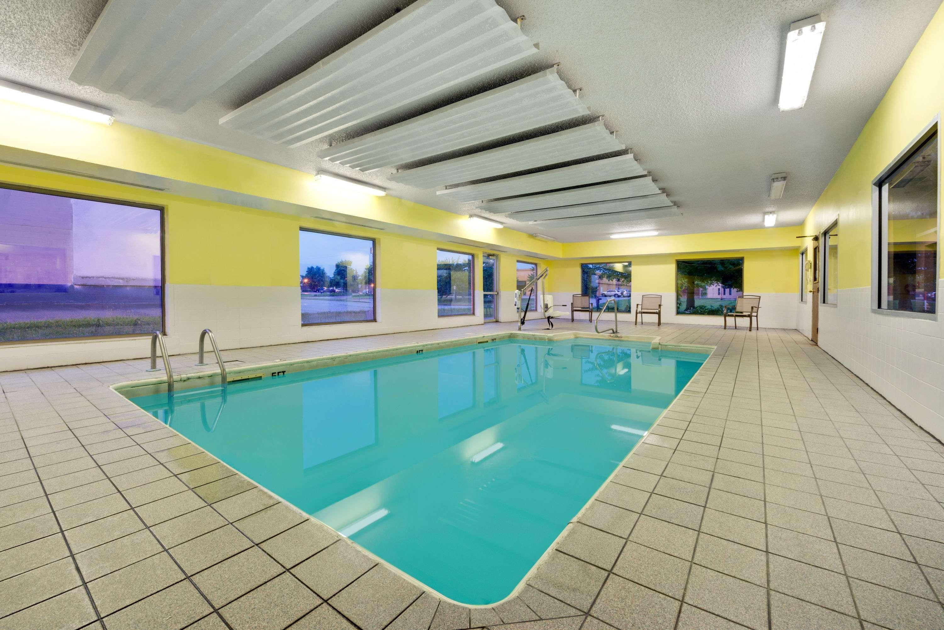 Super 8 By Wyndham Kokomo Εξωτερικό φωτογραφία