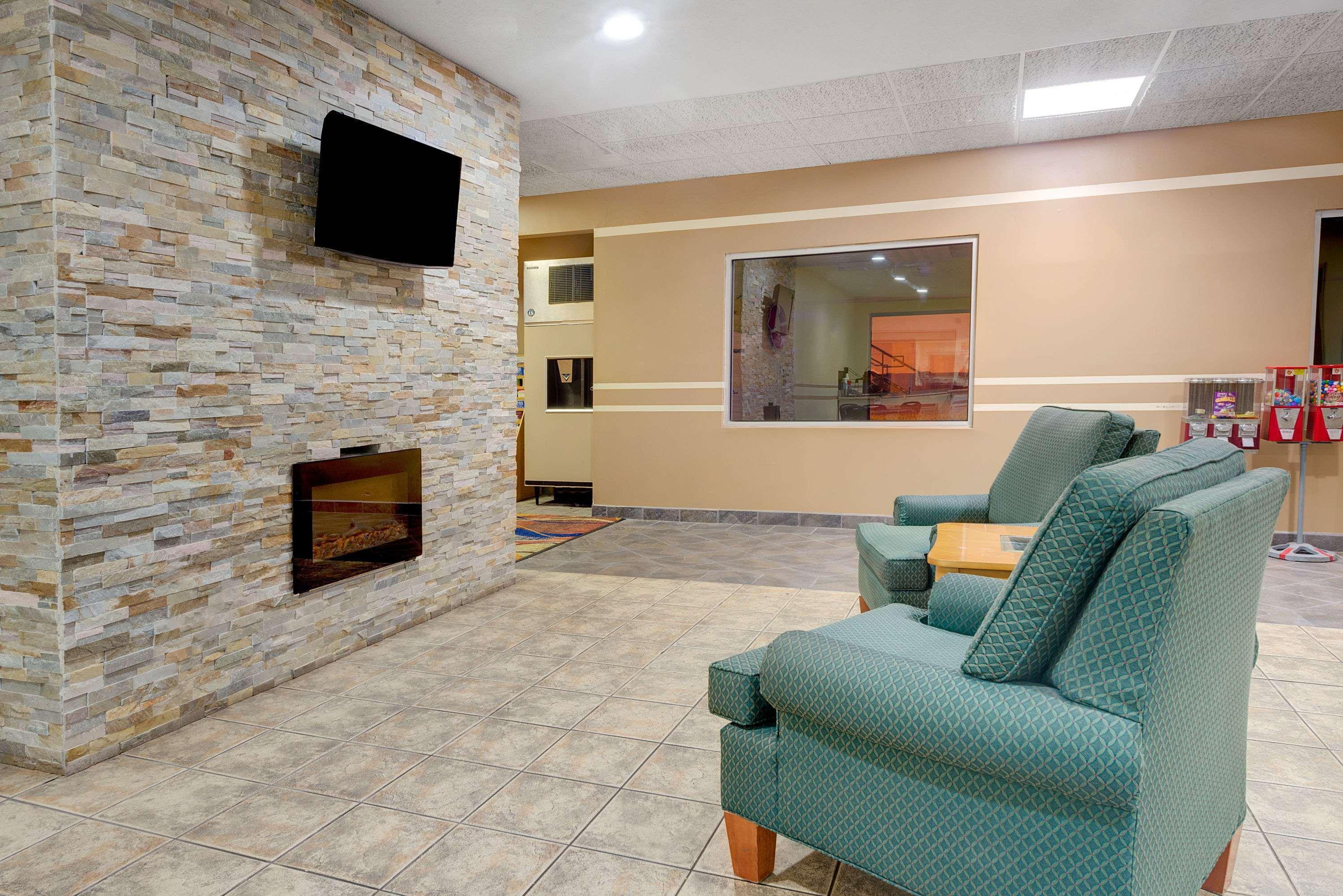 Super 8 By Wyndham Kokomo Εξωτερικό φωτογραφία